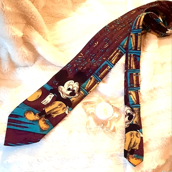 TIME OUT Silk Tie, Mickey Mouse in Library - Picture 6 of 6